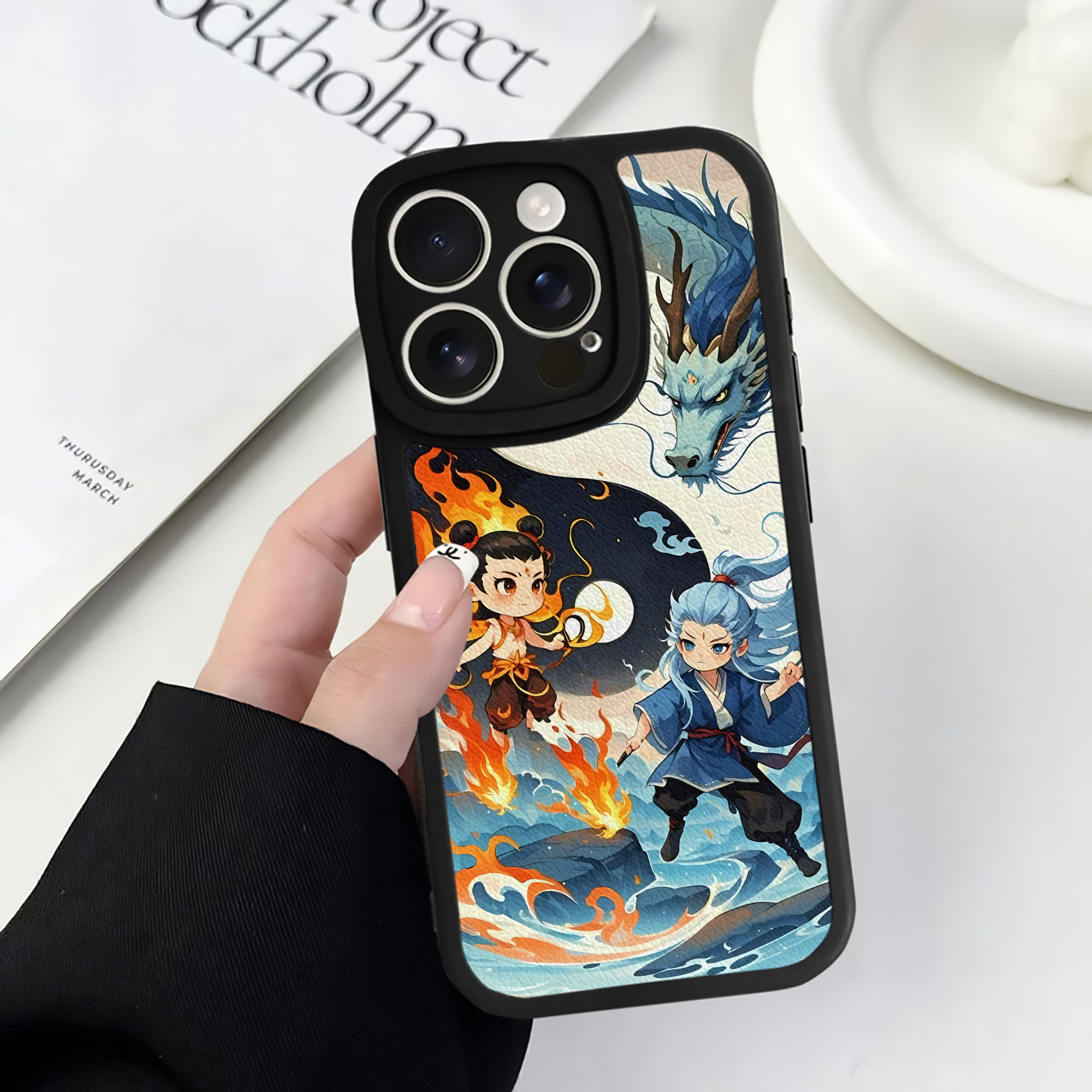 （画像用） Ne Zha 2 ナタ 魔童の大暴れ 【iPhone 16シリーズ対応】シリコンスマホケース（レザー調） 材質：シリコン
